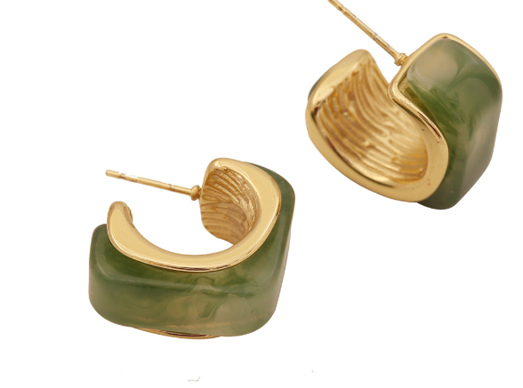 Gold and Emrald Earring